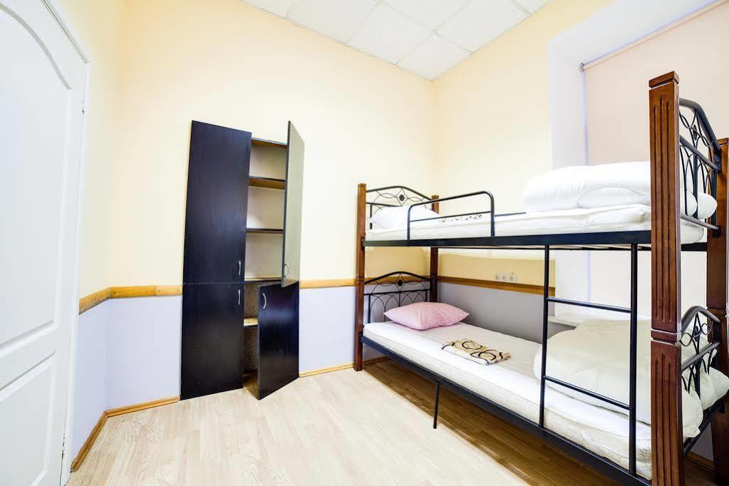Night & Day Hostel Kiev Esterno foto