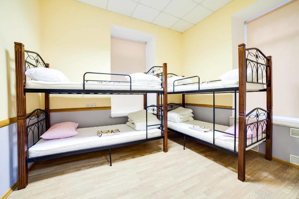Night & Day Hostel Kiev Esterno foto