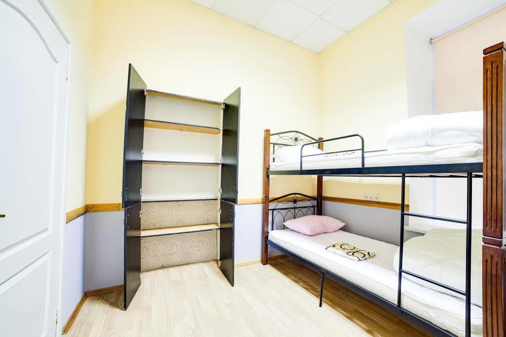 Night & Day Hostel Kiev Esterno foto
