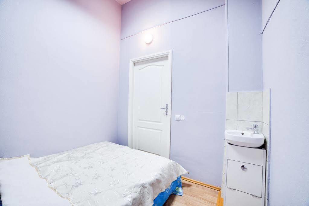 Night & Day Hostel Kiev Esterno foto